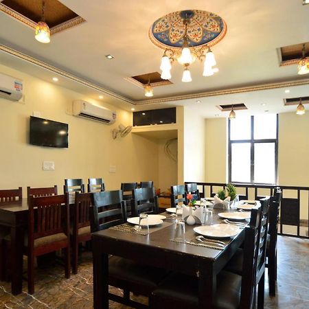 Hotel Surya Garh Dźajpur Zewnętrze zdjęcie